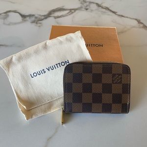 LOUIS VUITTON
DAMIER EBENE ZIPPY COIN
PURSE